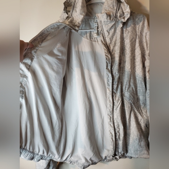 Womens Lululemon Run Hustle Jacket Size 6 White Reflective Glacier Lace - Picture 8 of 16